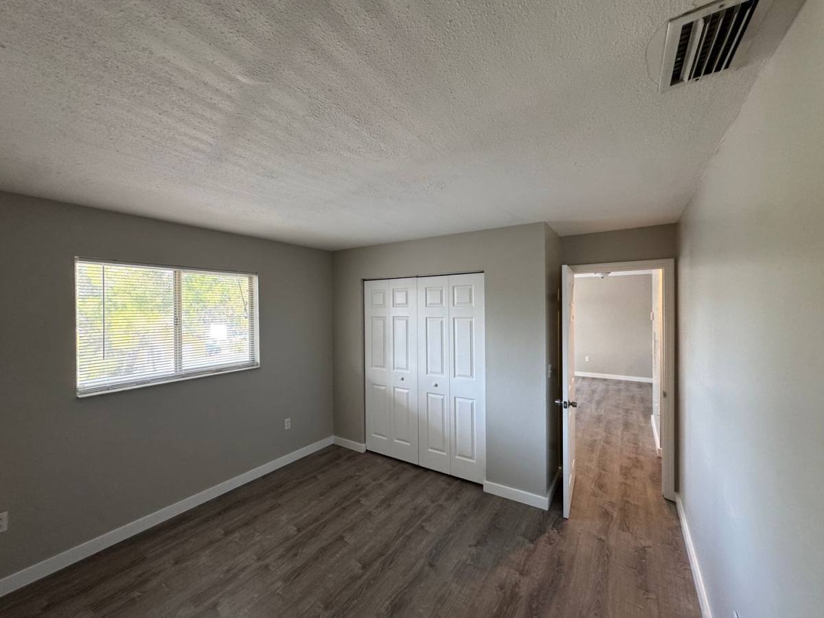 Apartment for rent at 927 33rd Ave W, Bradenton, FL 34205