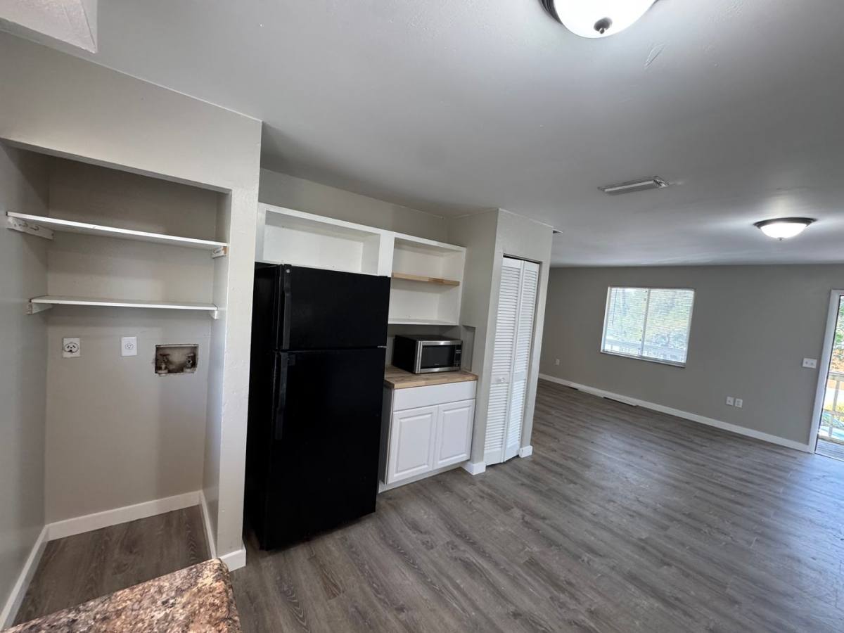 Apartment for rent at 927 33rd Ave W, Bradenton, FL 34205