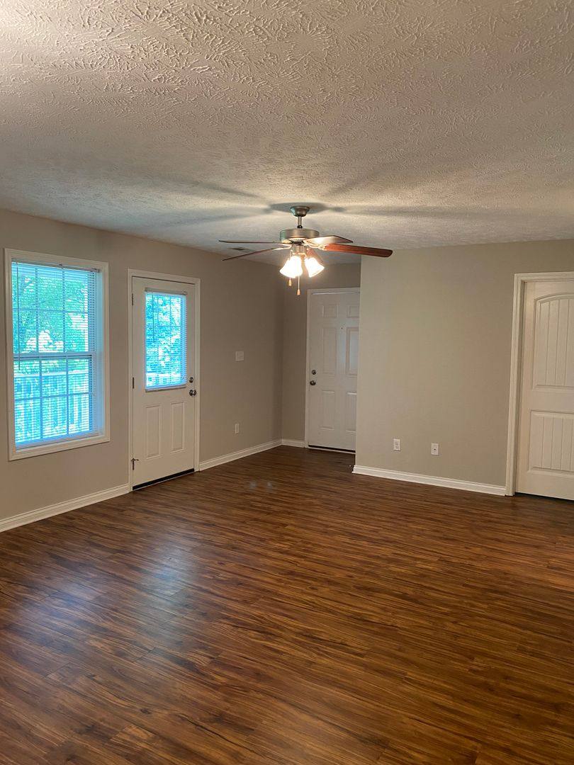 Apartment for rent at 260 Walnut Creek Dr, Bowling Green, KY 42101