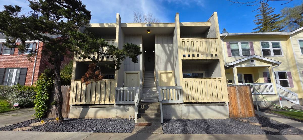 Apartment for rent at 2109 W St, Sacramento, CA 95818