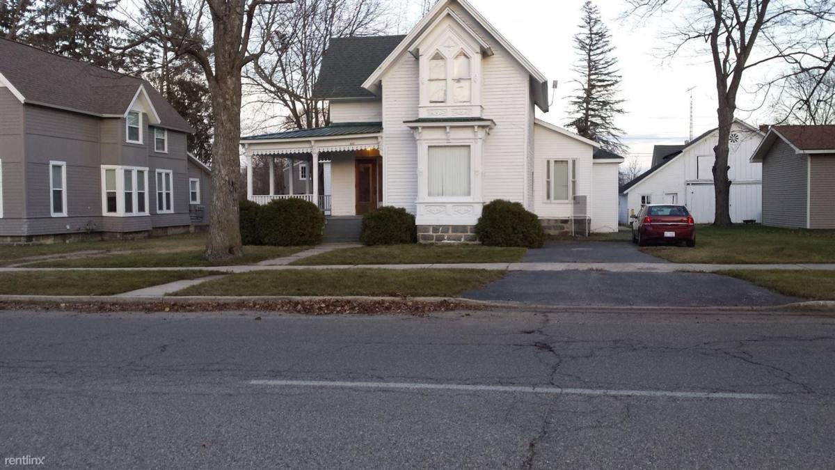 Apartment for rent at 221 Ives Ave, Big Rapids, MI 49307