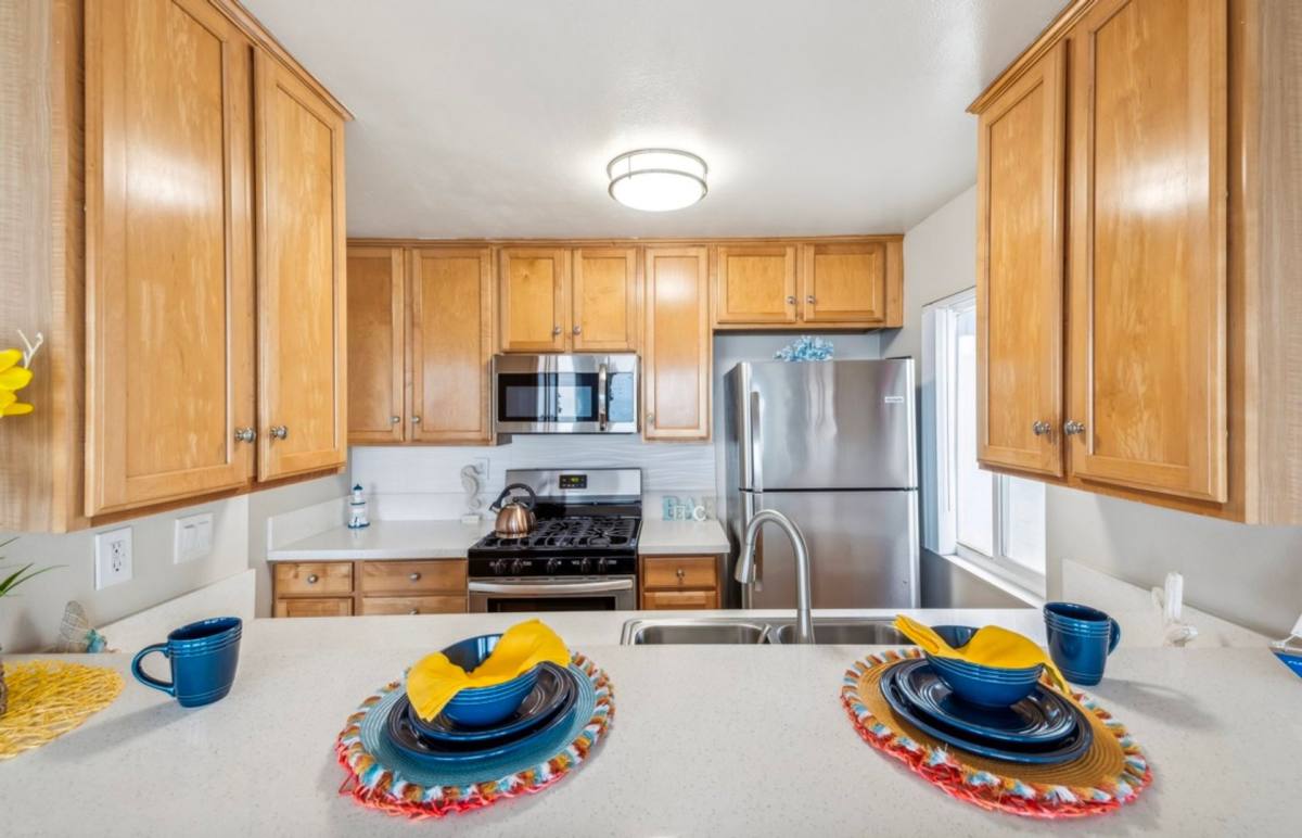 Apartment for rent at 1718 Esplanade, Redondo Beach, CA 90277