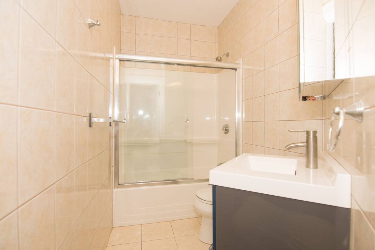 House for rent at 1616 Beaocn St, Brookline, MA 02446