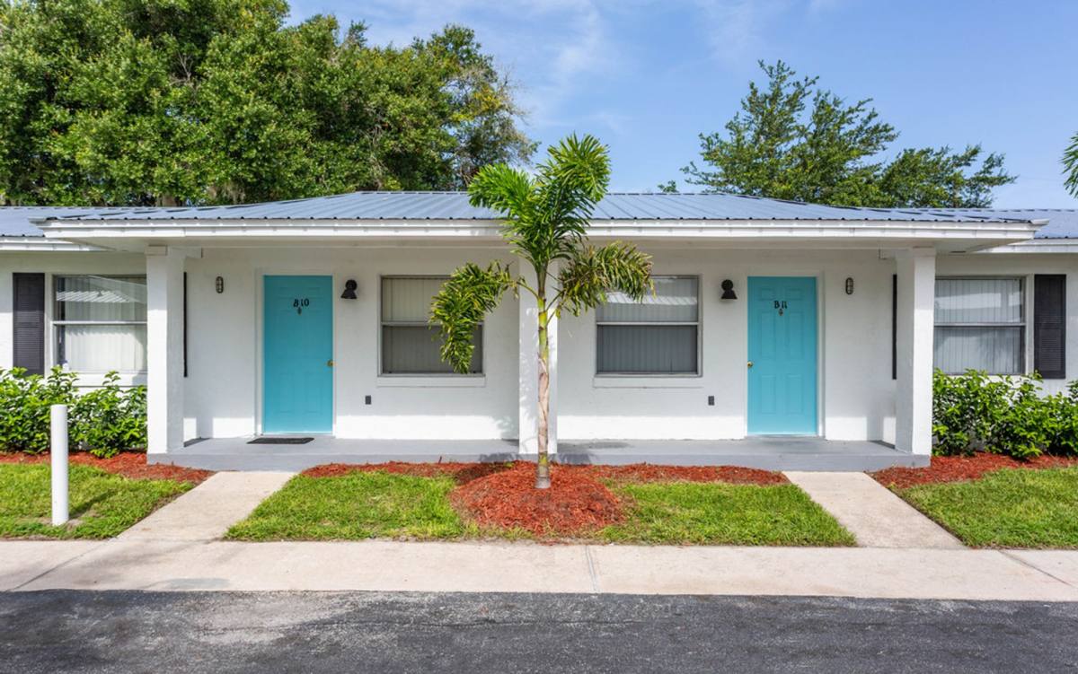 Apartment for rent at 1515 Lincoln Ave, Mount Dora, FL 32757