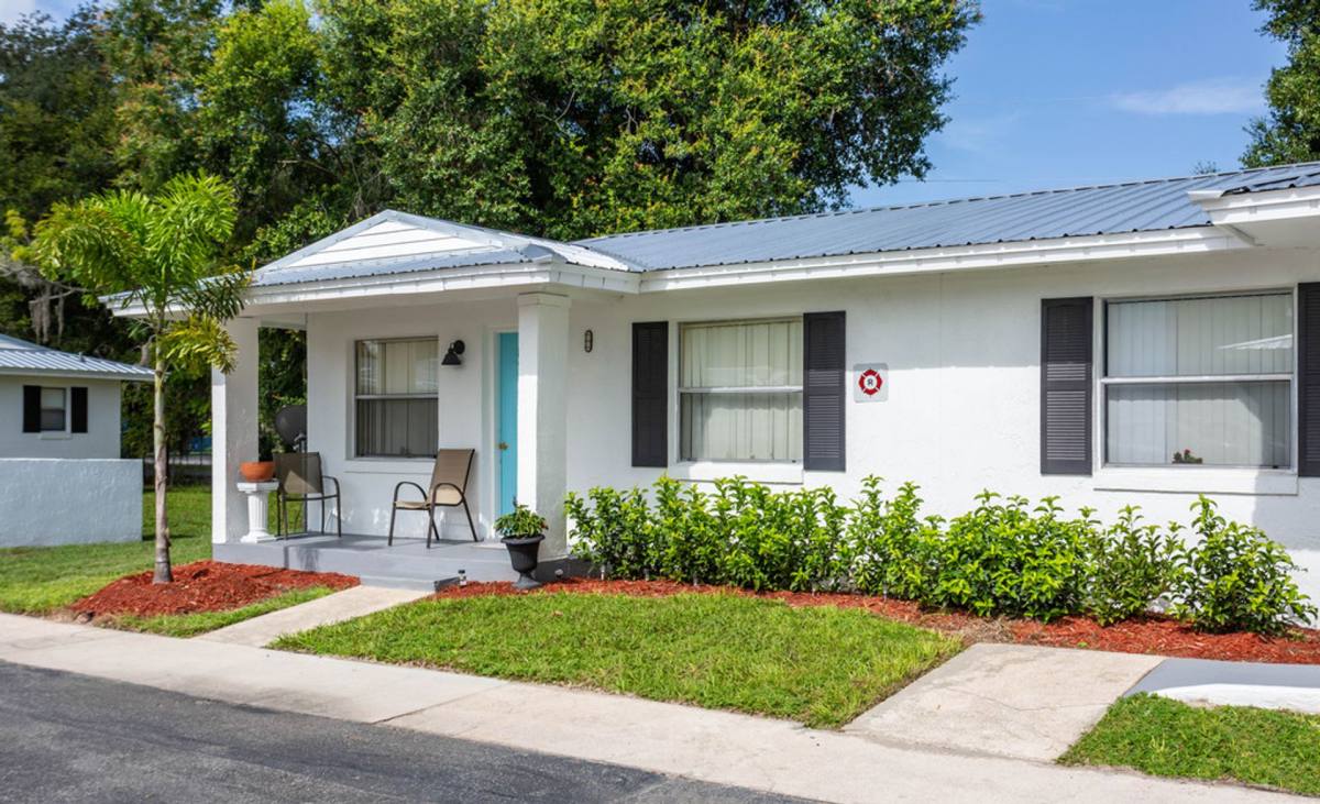 Apartment for rent at 1515 Lincoln Ave, Mount Dora, FL 32757