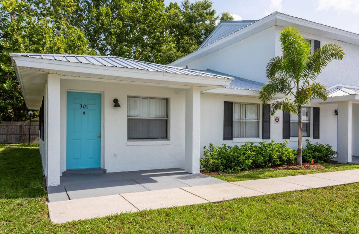 Apartment for rent at 1515 Lincoln Ave, Mount Dora, FL 32757