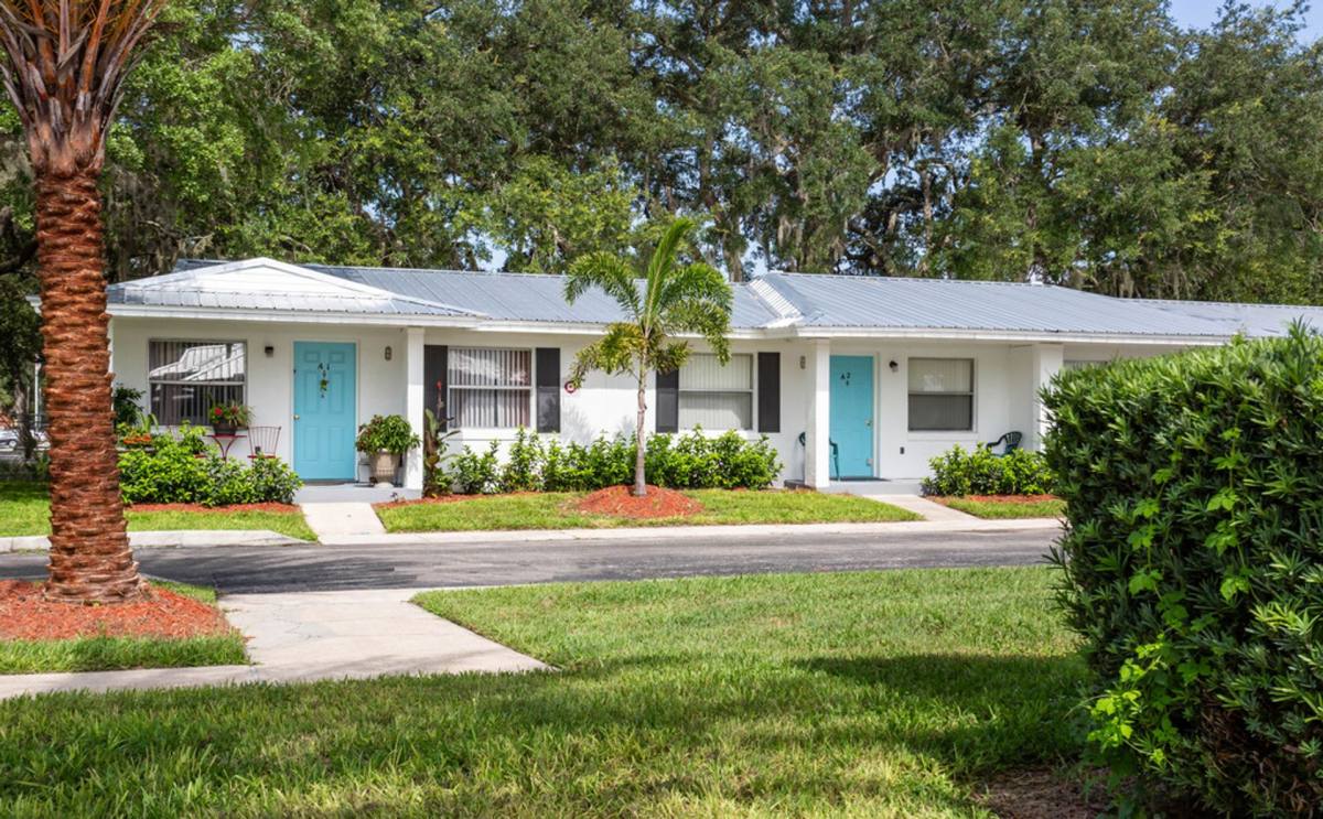 Apartment for rent at 1515 Lincoln Ave, Mount Dora, FL 32757