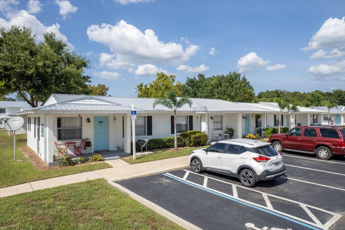 Apartment for rent at 1515 Lincoln Ave, Mount Dora, FL 32757