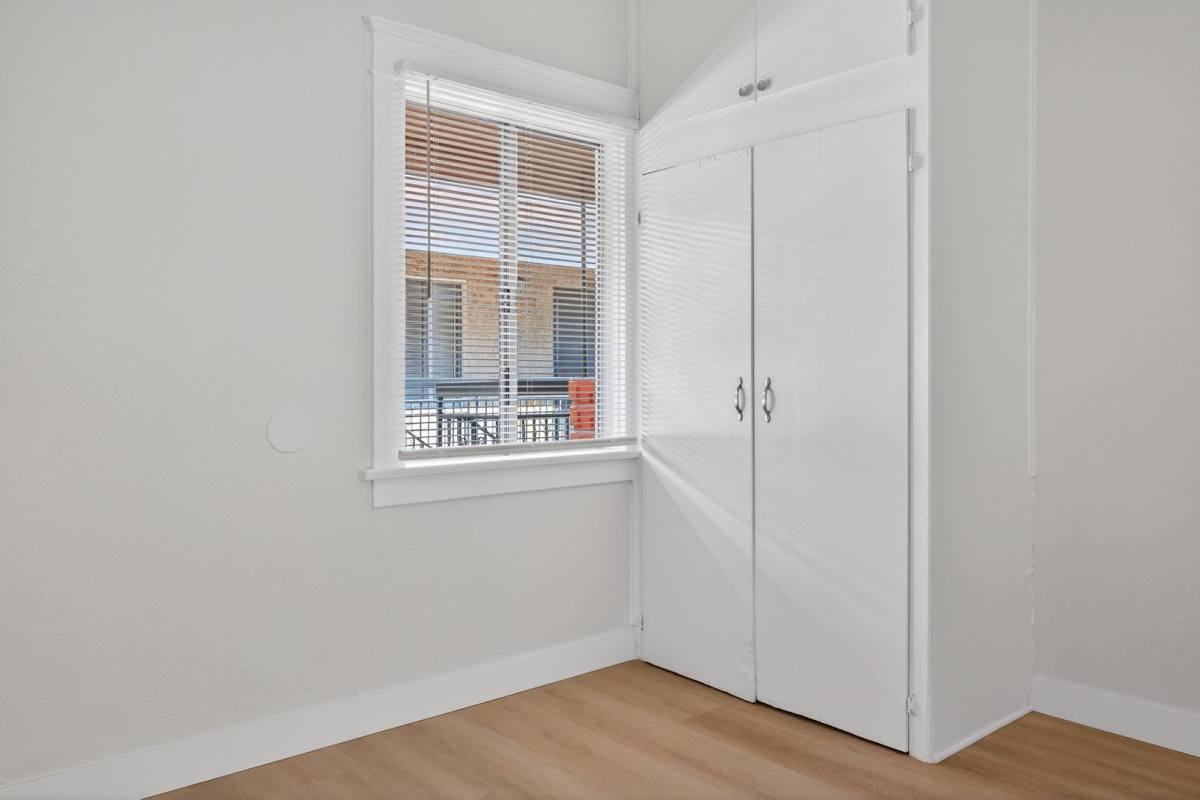Apartment for rent at 915 Cherry Ave, Long Beach, CA 90813