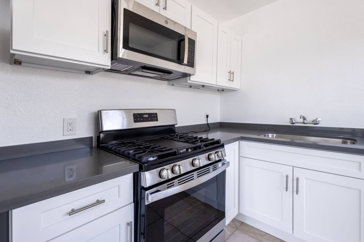 Apartment for rent at 924 N Kingsley Dr, Los Angeles, CA 90029