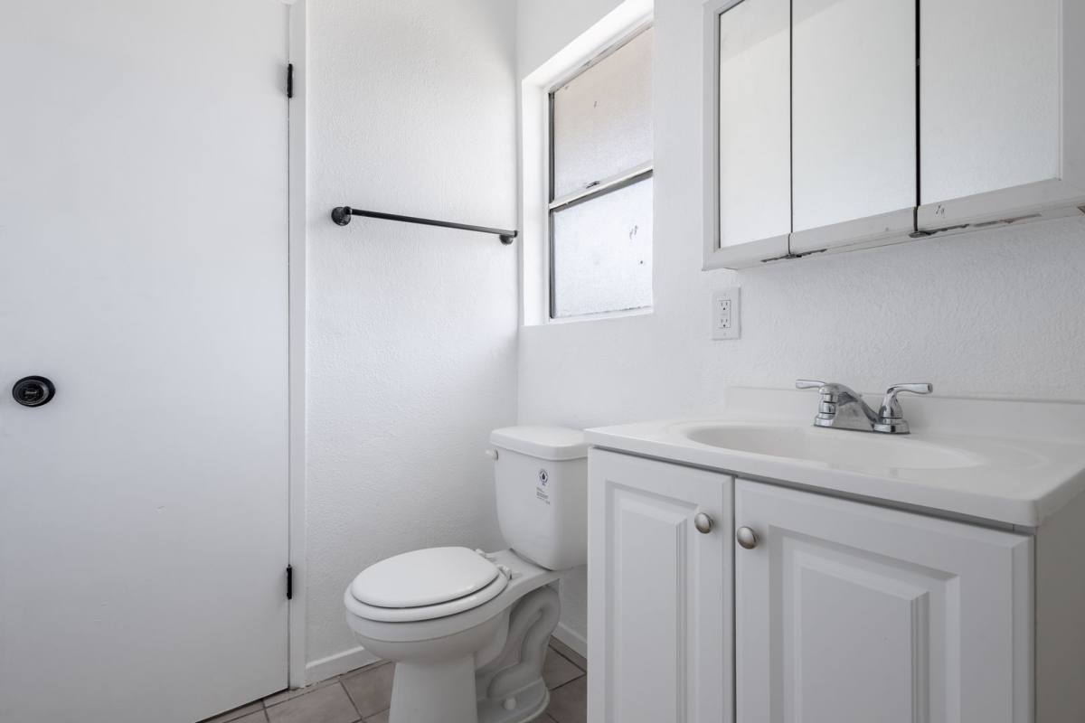 Apartment for rent at 924 N Kingsley Dr, Los Angeles, CA 90029