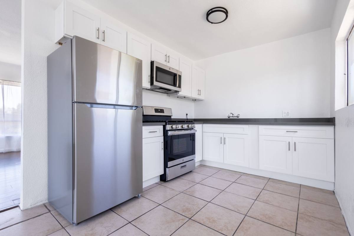 Apartment for rent at 924 N Kingsley Dr, Los Angeles, CA 90029