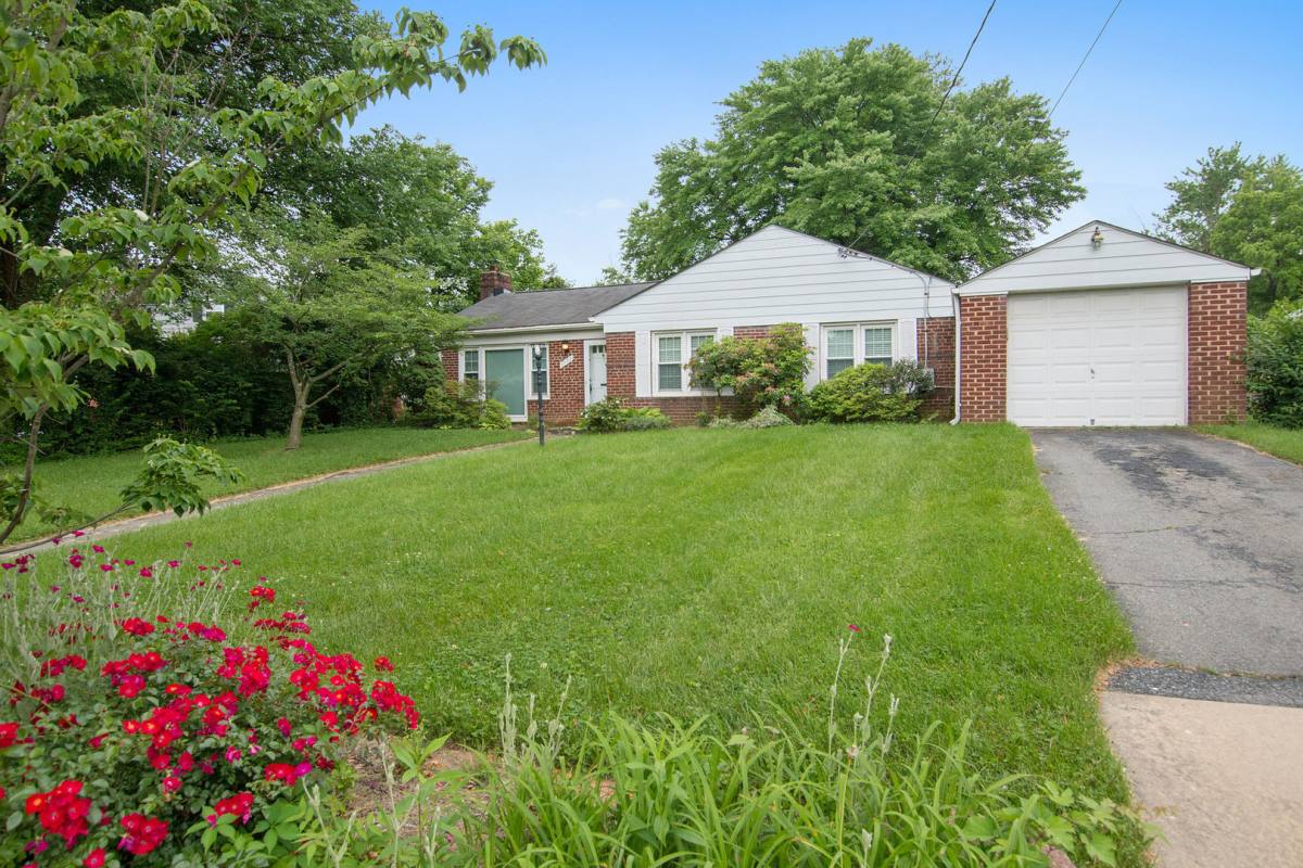 House for rent at 9702 Bellevue Dr, Bethesda, MD 20814