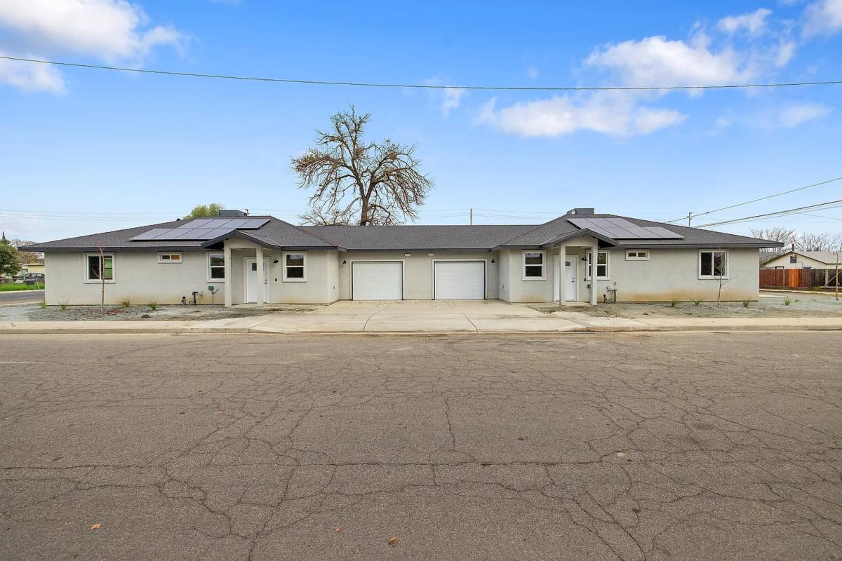 Apartment for rent at 601 E 10th St, Hanford, CA 93230