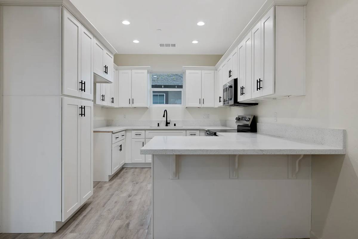 Apartment for rent at 601 E 10th St, Hanford, CA 93230