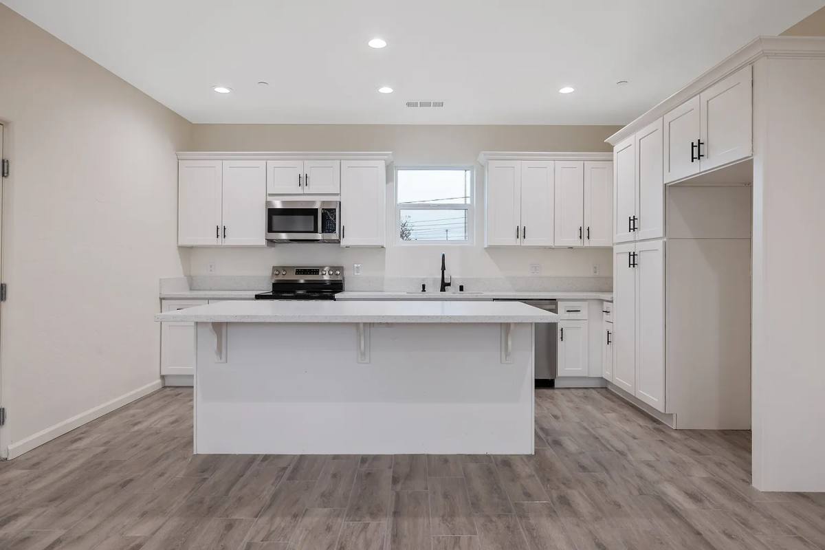 Apartment for rent at 601 E 10th St, Hanford, CA 93230