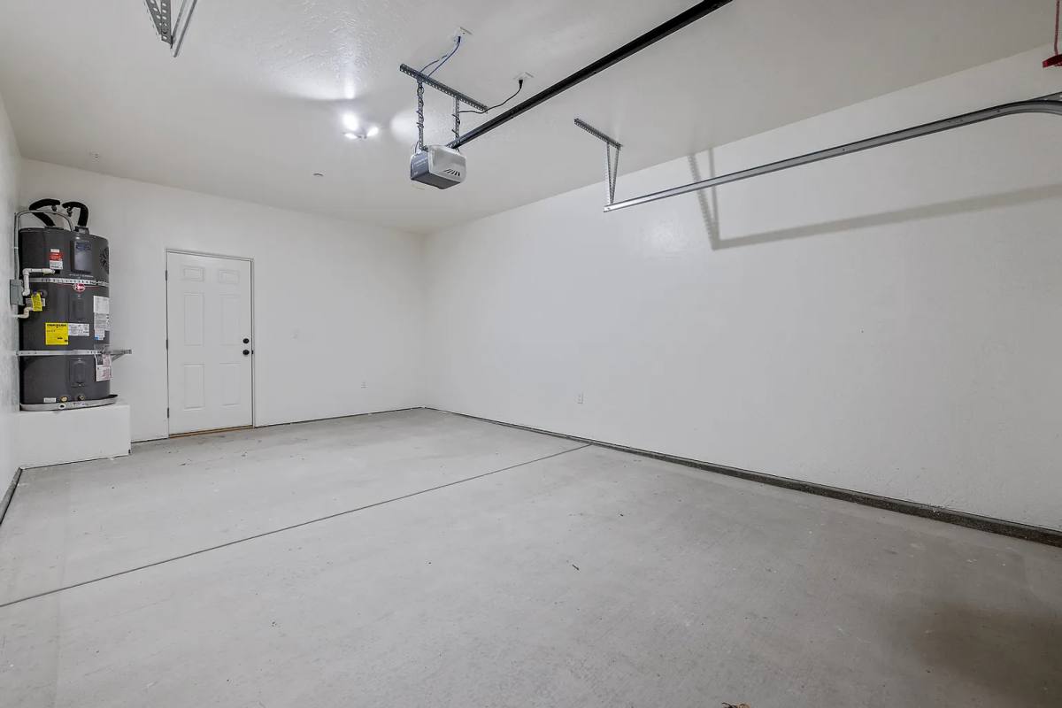 Apartment for rent at 601 E 10th St, Hanford, CA 93230
