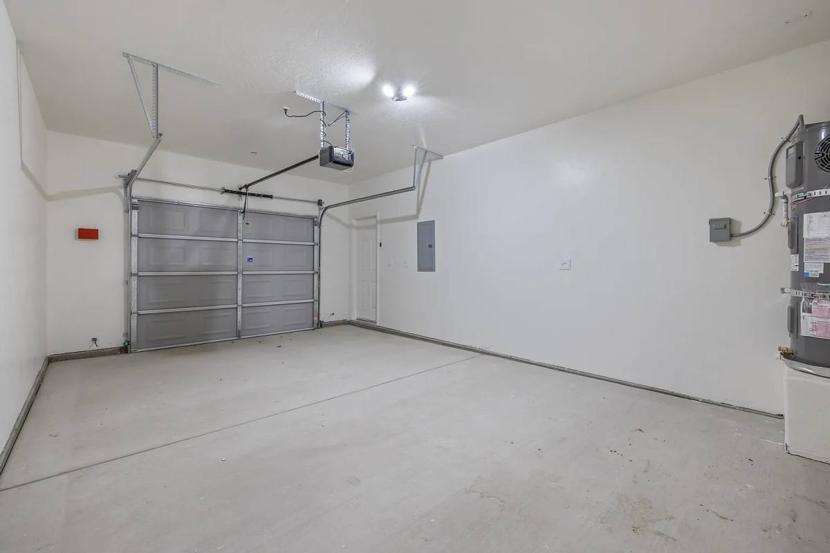Apartment for rent at 601 E 10th St, Hanford, CA 93230