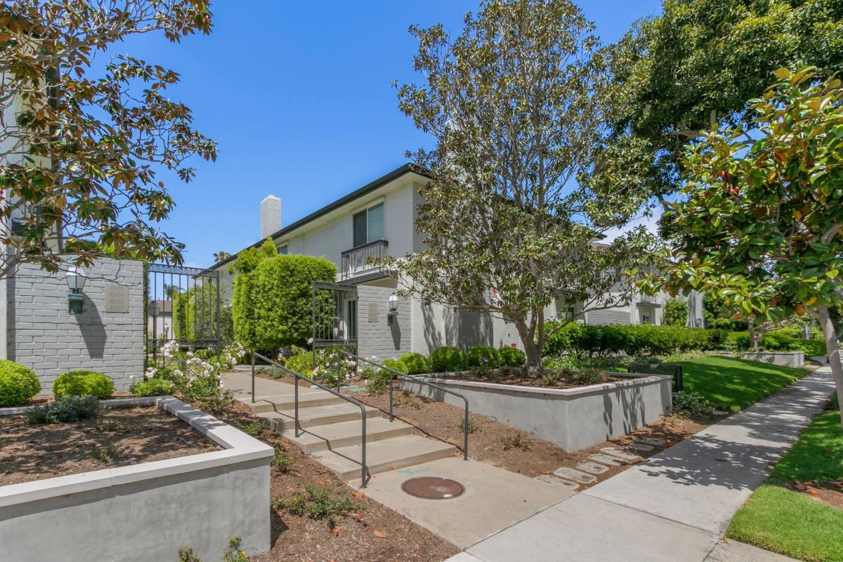 Townhouse for rent at 1063 Dover Dr, Newport Beach, CA 92660