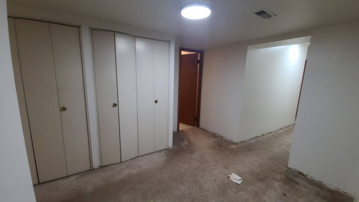 Apartment for rent at 101 Governors Lane, Carnegie, PA 15106