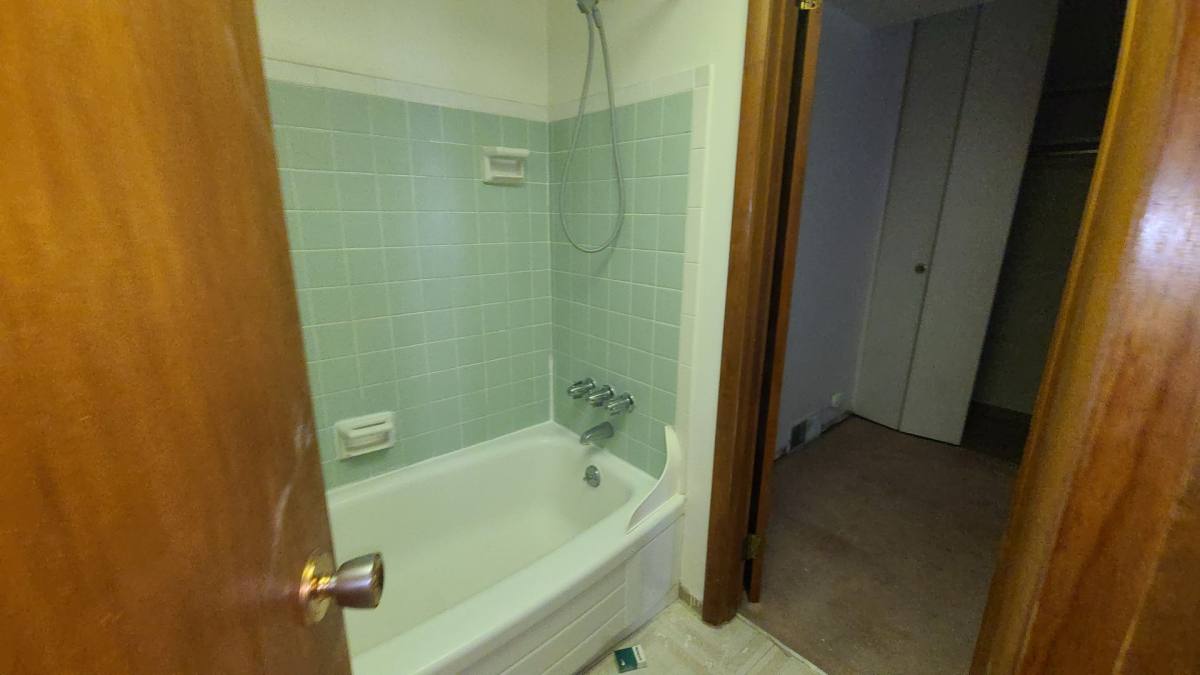 Apartment for rent at 101 Governors Lane, Carnegie, PA 15106