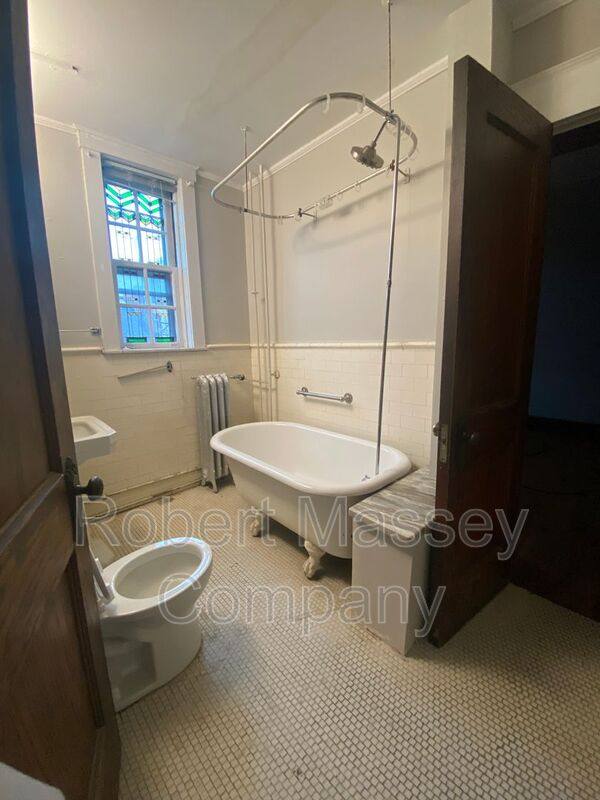 Apartment for rent at 2014 Cherokee Parkway #K, Louisville, KY 40204