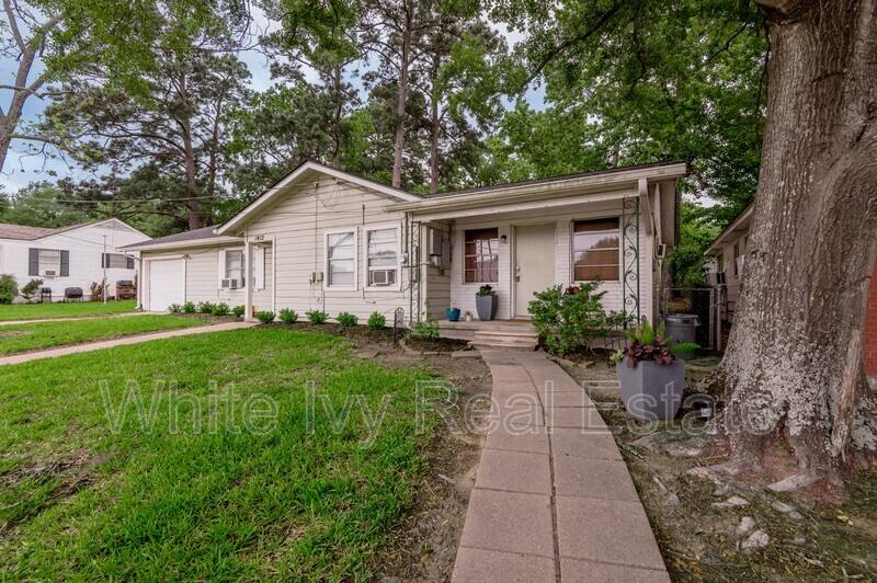 Apartment for rent at 1412 22nd St #B, Huntsville, TX 77340