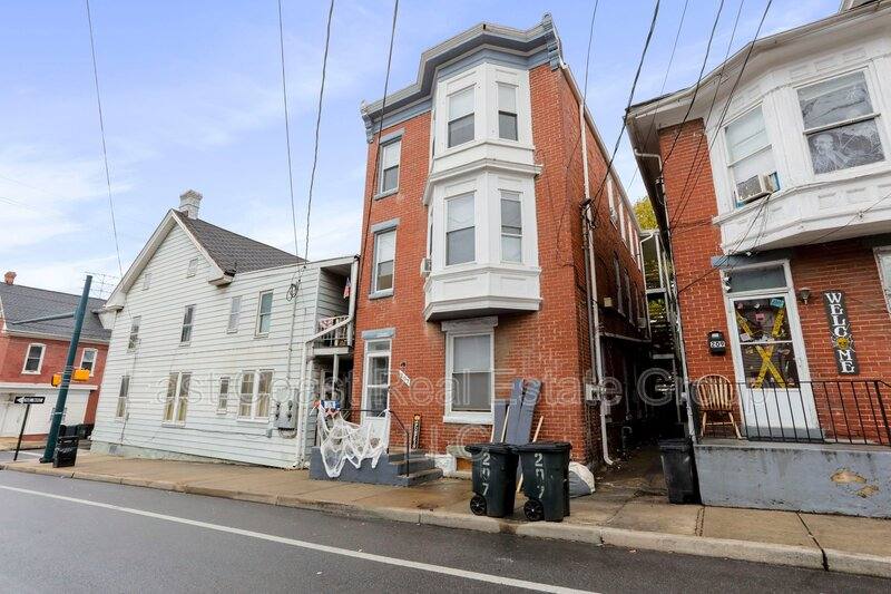 Apartment for rent at 207 N Mulberry St #3, Hagerstown, MD 21740