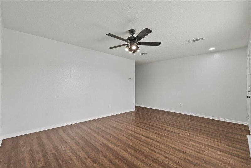 Apartment for rent at 2114 Roatan Calle, Dickinson, TX 77539