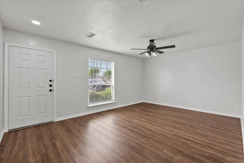 Apartment for rent at 2114 Roatan Calle, Dickinson, TX 77539