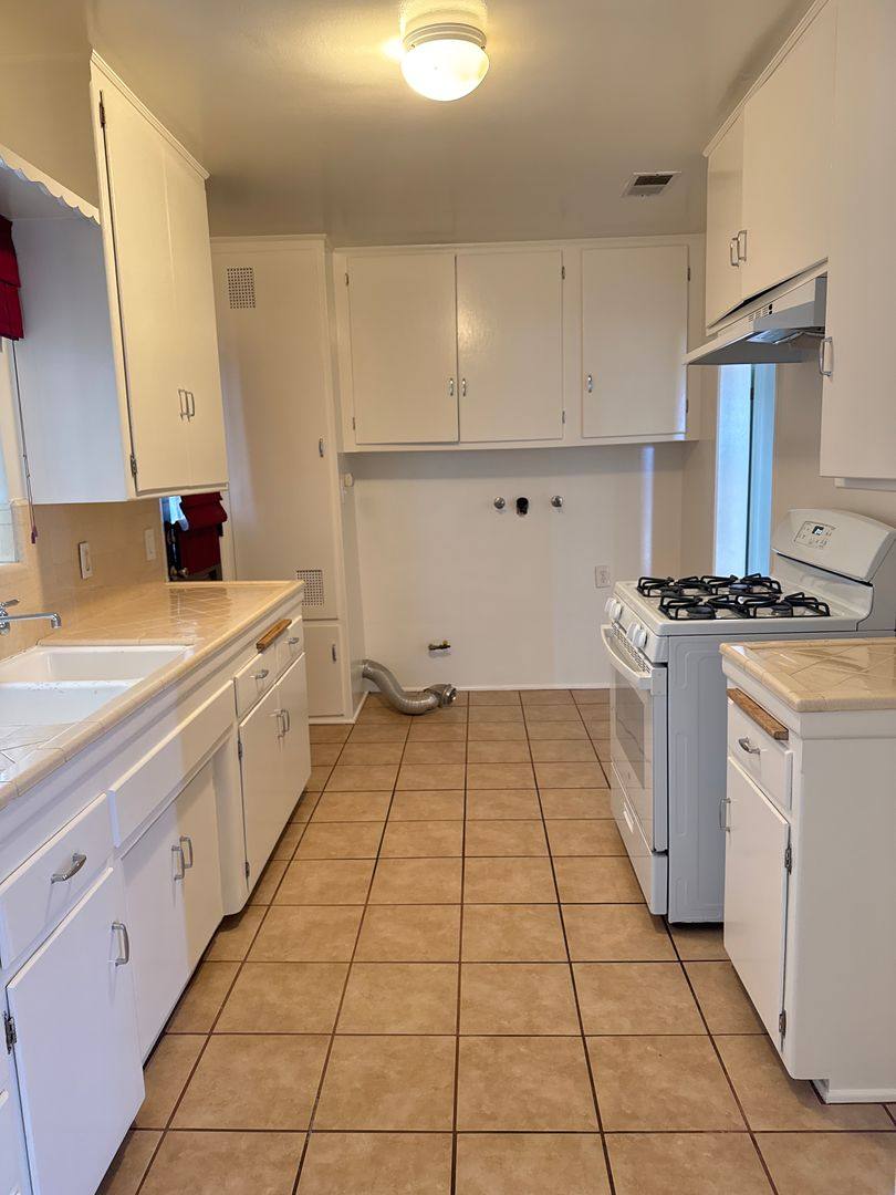Apartment for rent at 570-574 W 18th St, San Pedro, CA 90731
