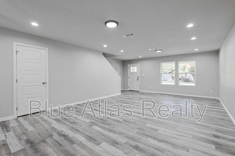 Townhouse for rent at 5820 Grayson St, Fort Worth, TX 76119
