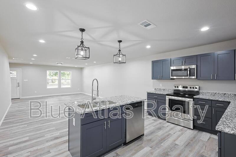 Townhouse for rent at 5820 Grayson St, Fort Worth, TX 76119