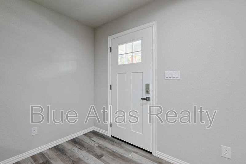 Townhouse for rent at 5820 Grayson St, Fort Worth, TX 76119