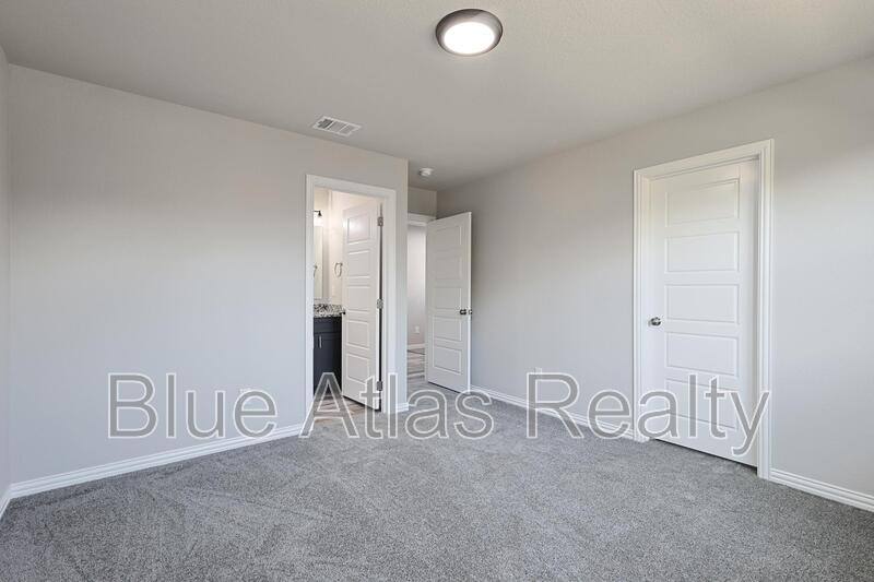 Townhouse for rent at 5820 Grayson St, Fort Worth, TX 76119