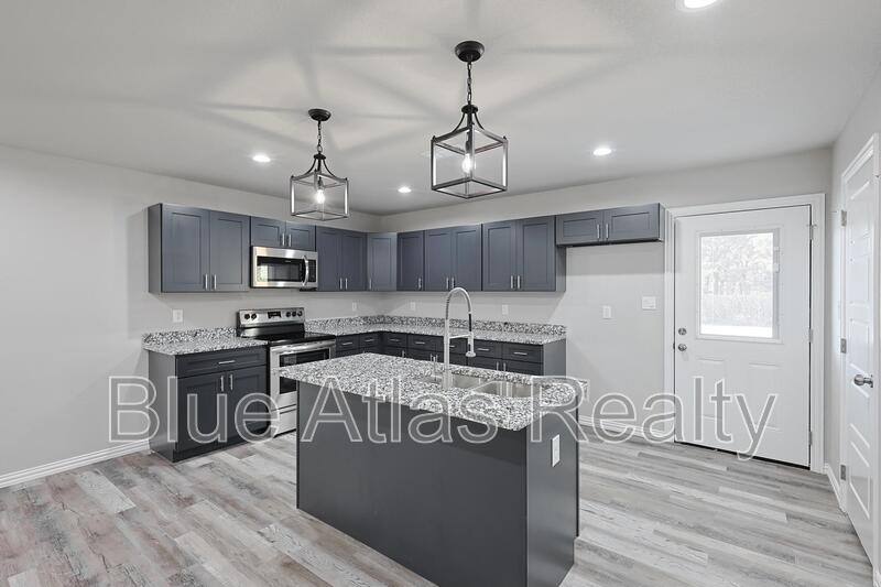 Townhouse for rent at 5820 Grayson St, Fort Worth, TX 76119