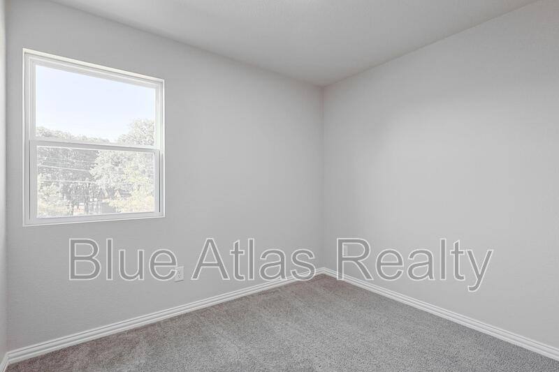 Townhouse for rent at 5820 Grayson St, Fort Worth, TX 76119