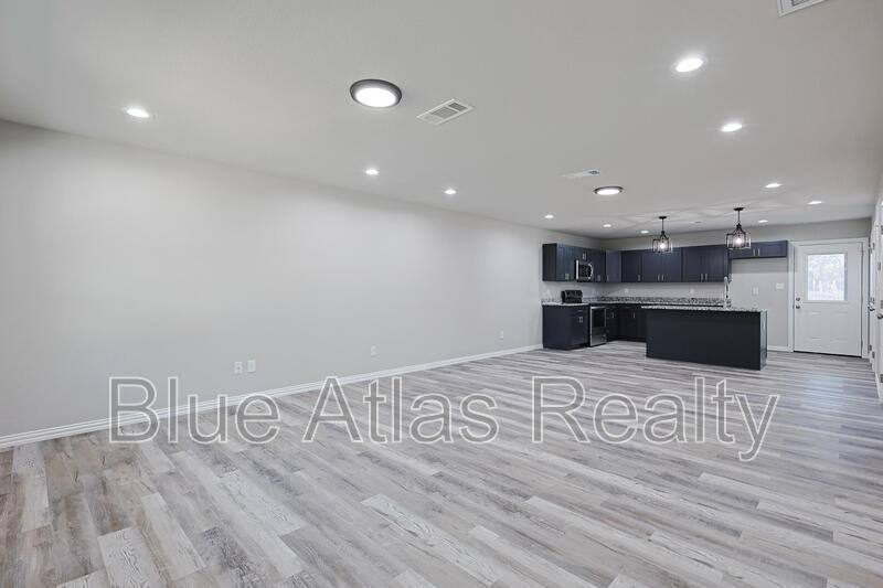Townhouse for rent at 5820 Grayson St, Fort Worth, TX 76119