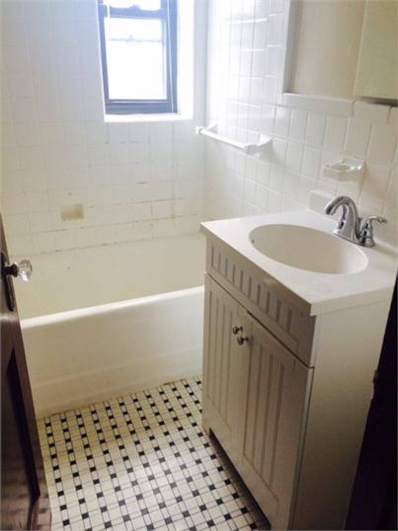 Apartment for rent at 1508 1 2 Lee St E, Charleston, WV 25311