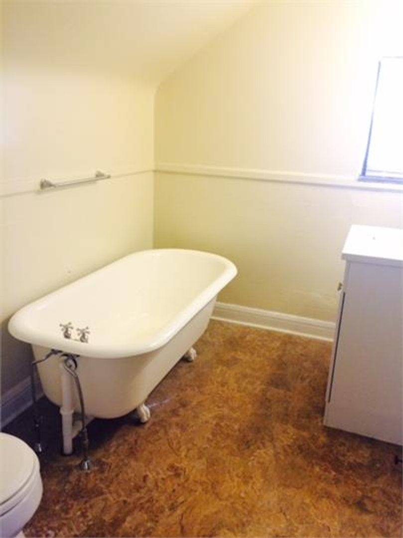 Apartment for rent at 1508 1 2 Lee St E, Charleston, WV 25311