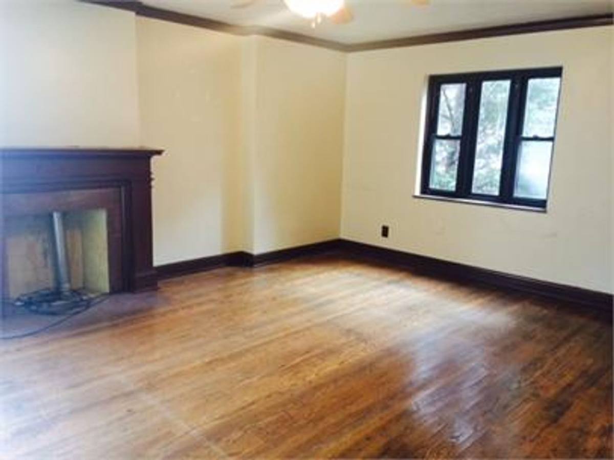 Apartment for rent at 1508 1 2 Lee St E, Charleston, WV 25311