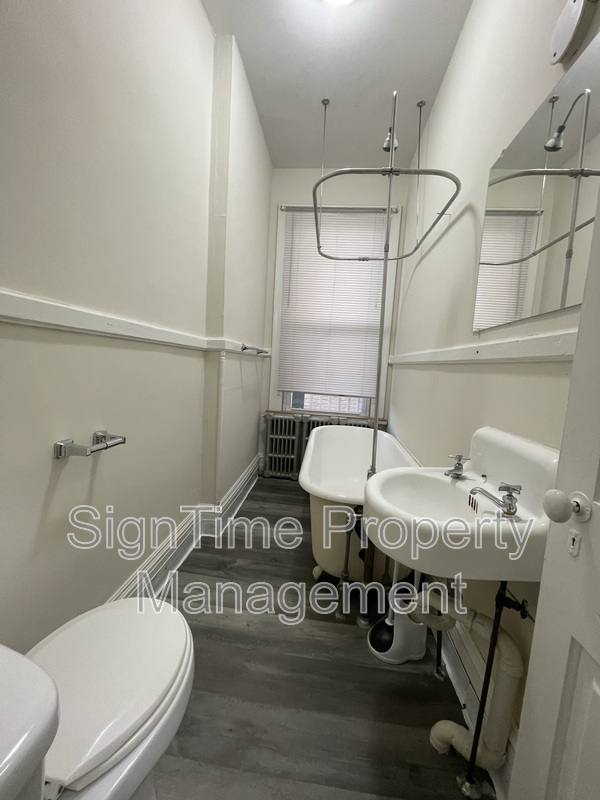 Apartment for rent at 222 Summit Ave #2R, Hagerstown, MD 21740