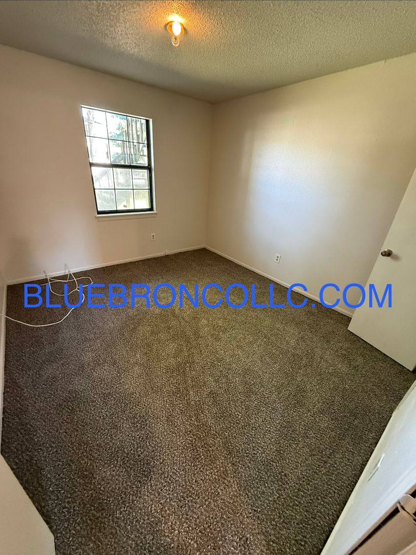 Apartment for rent at 9115 E 85th St, Kansas City, MO 64138