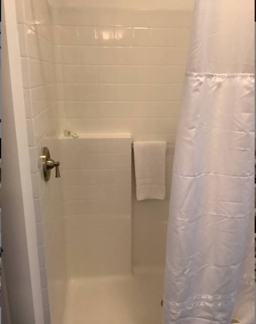 Apartment for rent at 100 Tall Oaks Dr, Greensboro, NC 27455