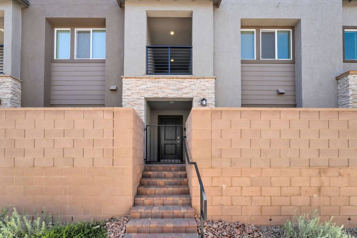 Townhouse for rent at 146 Sul Ponticello Ave, Henderson, NV 89011