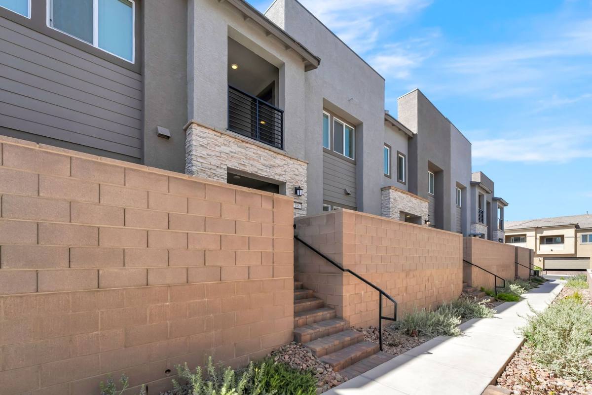 Townhouse for rent at 146 Sul Ponticello Ave, Henderson, NV 89011