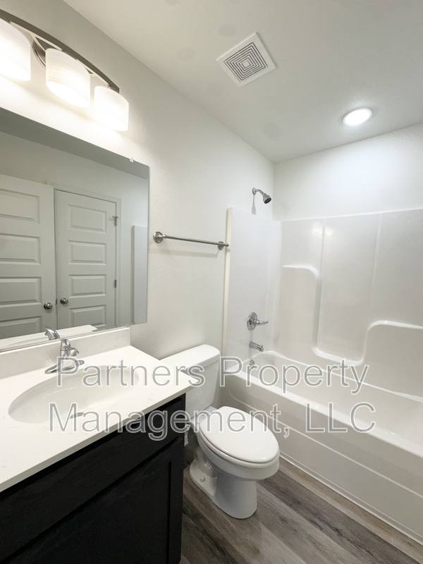 Apartment for rent at 821 S Benchmark Lane #2, Fayetteville, AR 72704