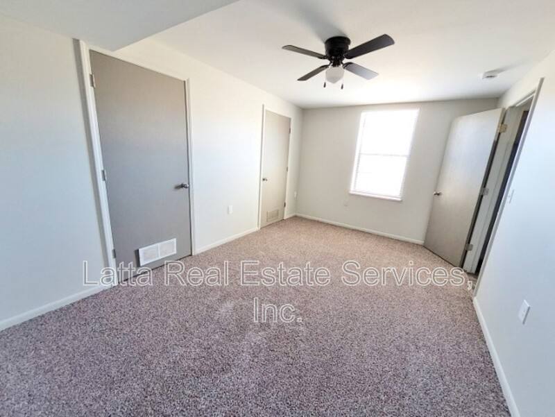 Apartment for rent at 400 W 31st St #102B, Higginsville, MO 64037