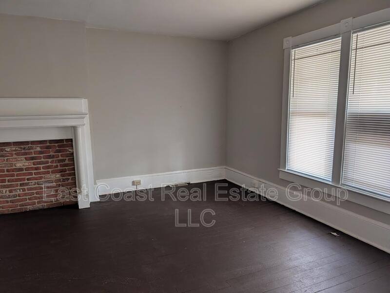 Townhouse for rent at 304 1 2 W Martin St, Martinsburg, WV 25401