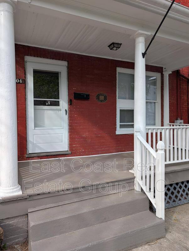 Townhouse for rent at 304 1 2 W Martin St, Martinsburg, WV 25401